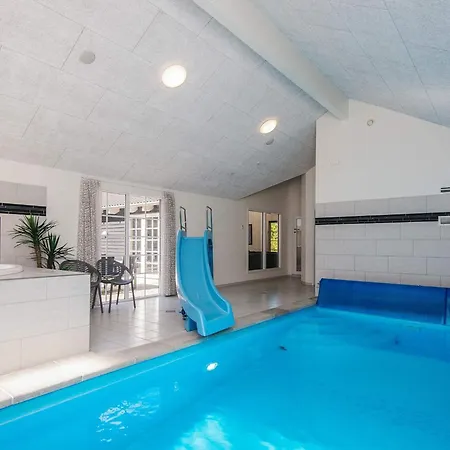 24 Person In * Blåvand