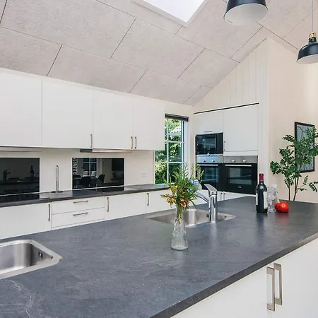 Σπίτι διακοπών 24 Person In